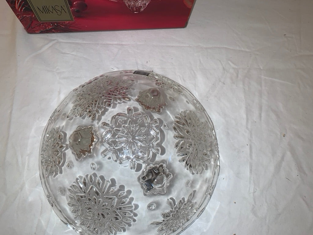 Mikasa Snowflake Frost Bowl (footed)