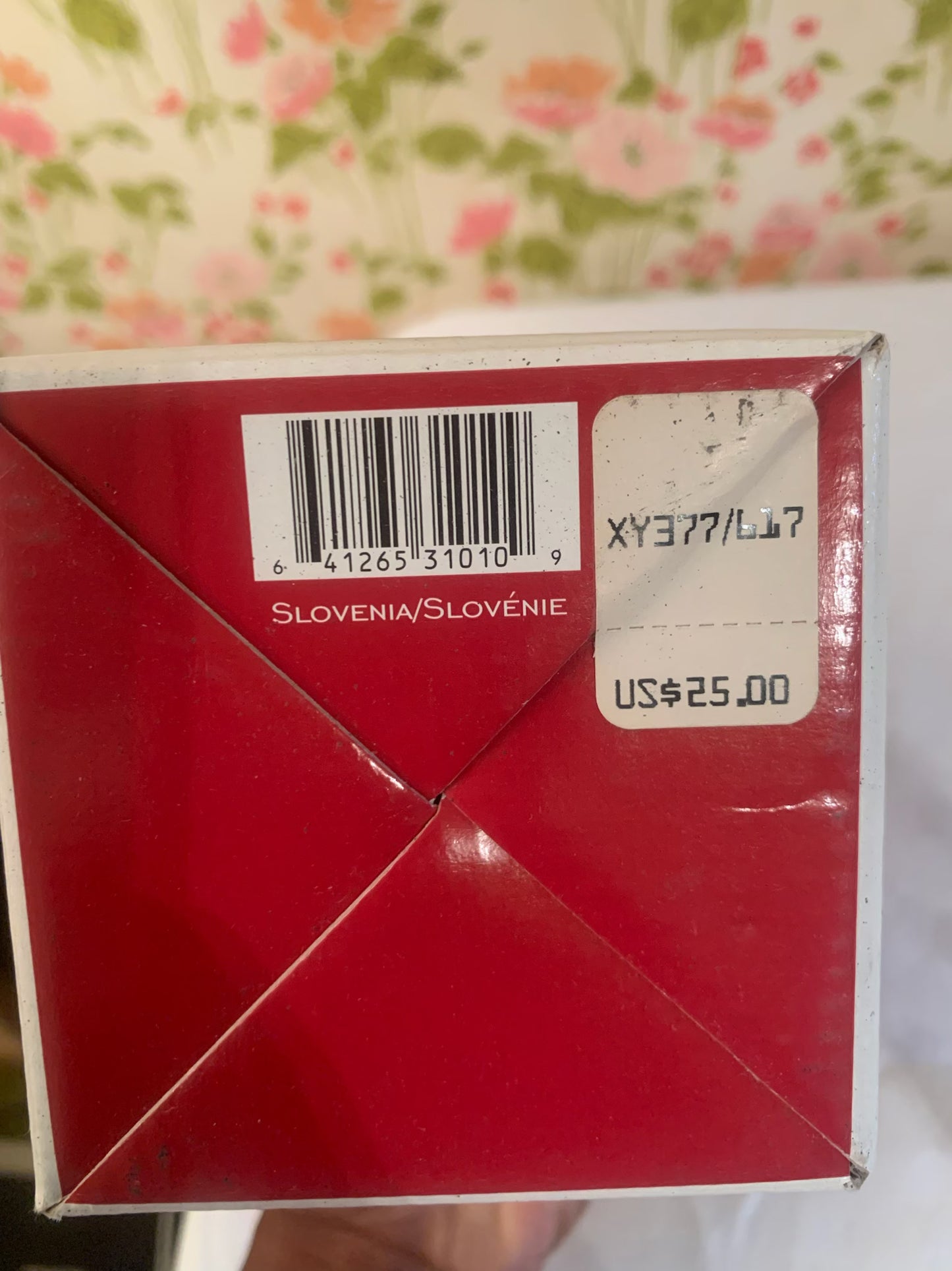 Exquisite crystal holiday glass