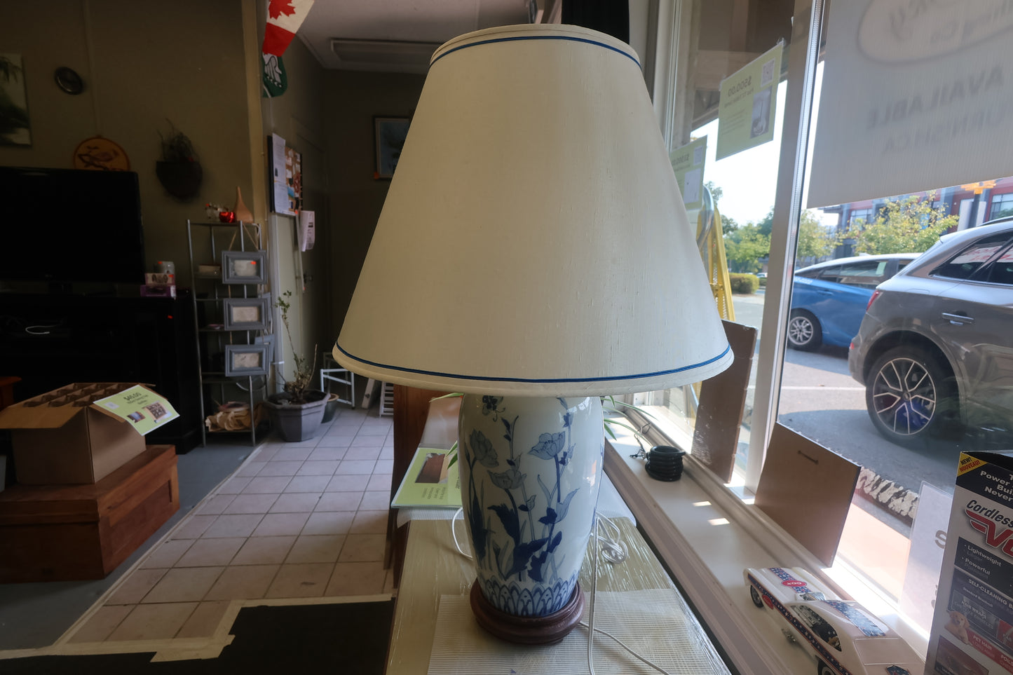 Chinese Porcelain Table Lamp