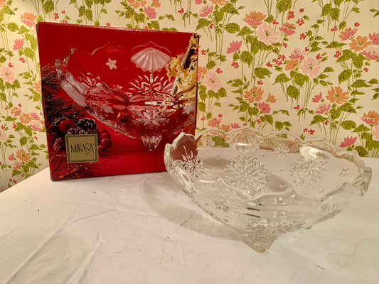 Mikasa Snowflake Frost Bowl (Footed)