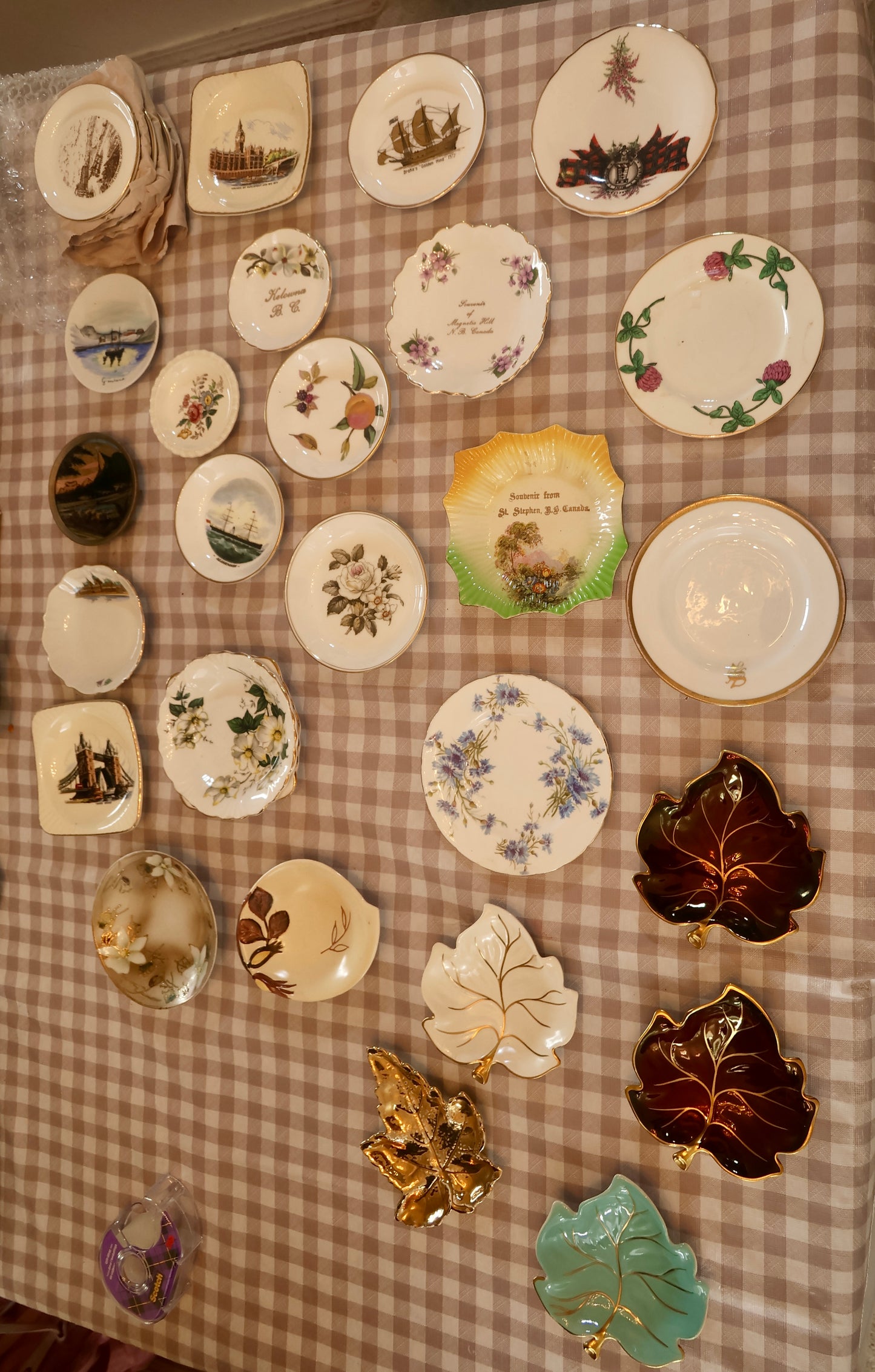 Various vintage plates including Booth's Chinese tree collection (box 8)