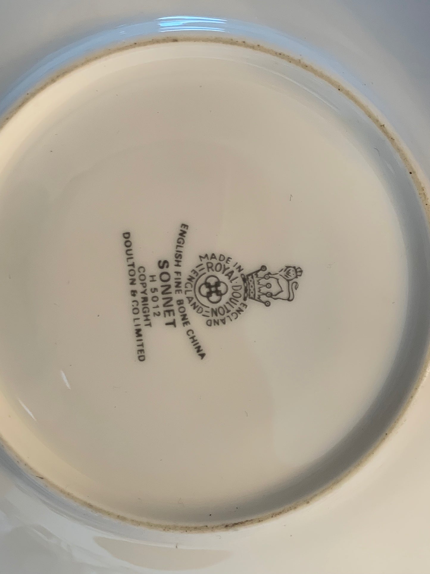 Royal Doulton Cups & Saucers (box 18)