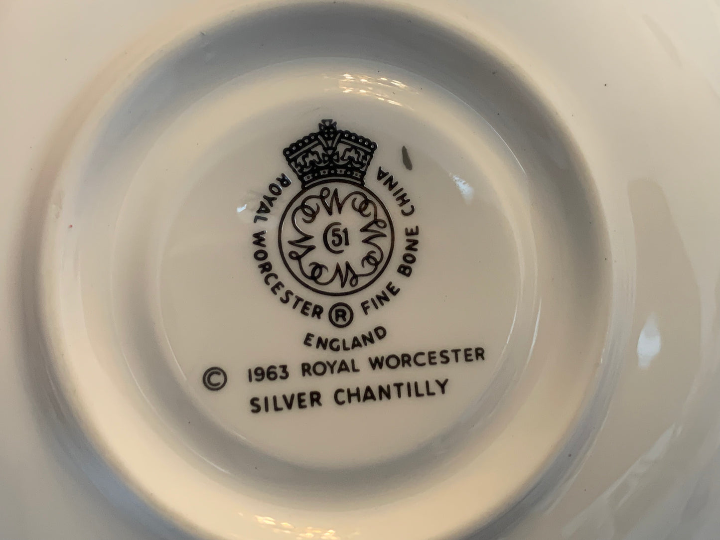 Royal Doulton Cups & Saucers (box 18)
