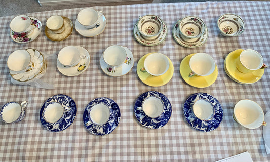 Various cup & saucer sets Royal Winton; Crown; Worcester (box 17)