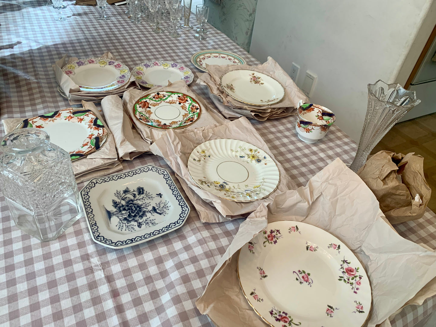 Various Chinaware and vintage plates (Box 3)