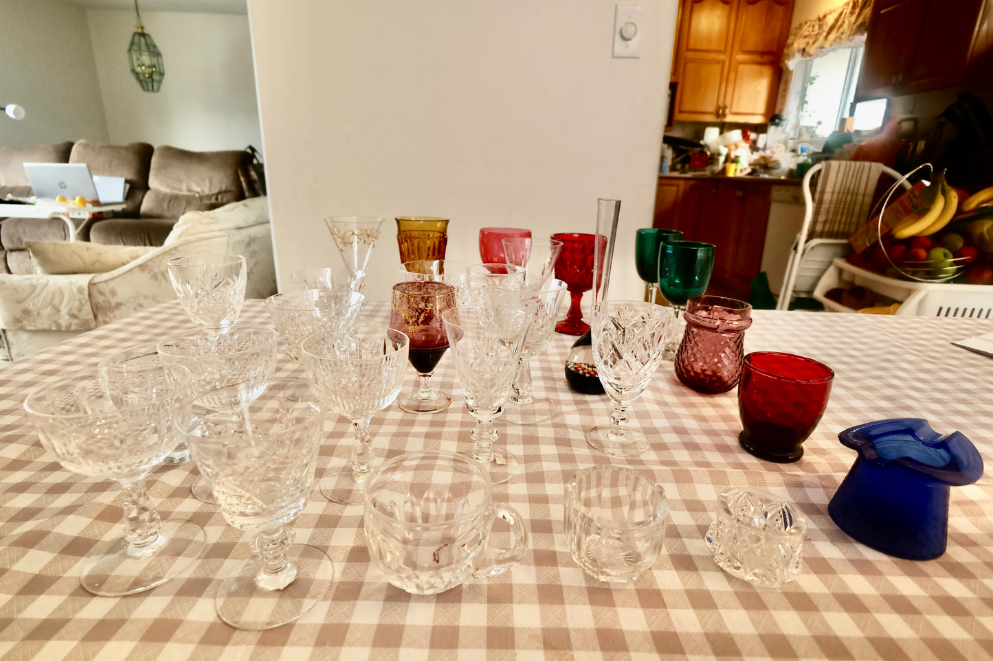 Variety of brand named and generic crystal glassware (box 1)