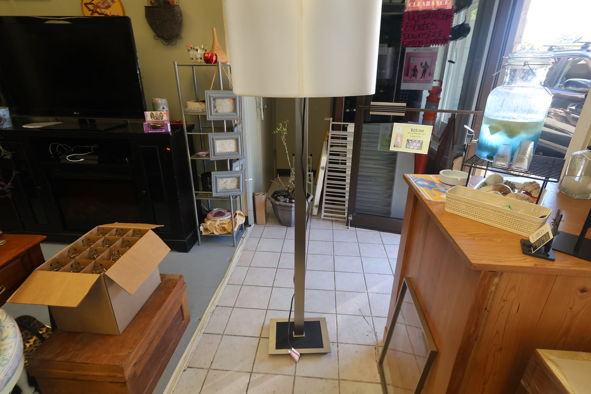 Floor lamp