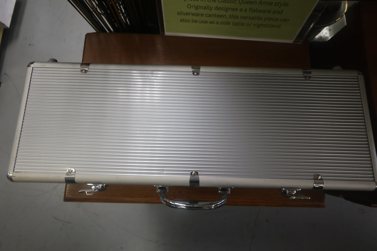 Poker set with aluminium case