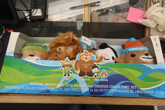 Official Vancouver 2010 Mascot Collectors set
