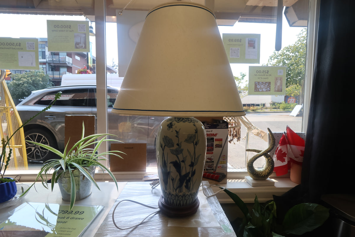 Chinese Porcelain Table Lamp