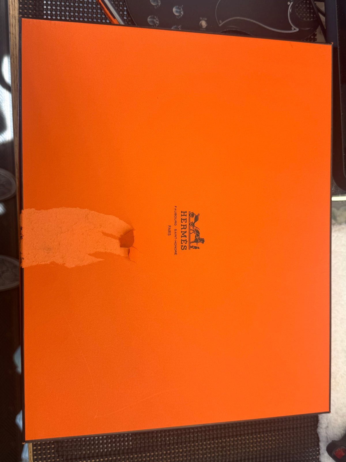 Shallow Hermès gift box