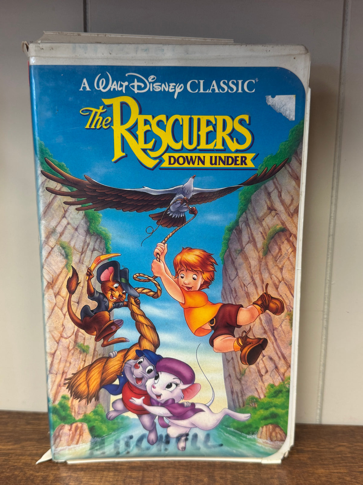 Disney's The Recuers Down Under VHS