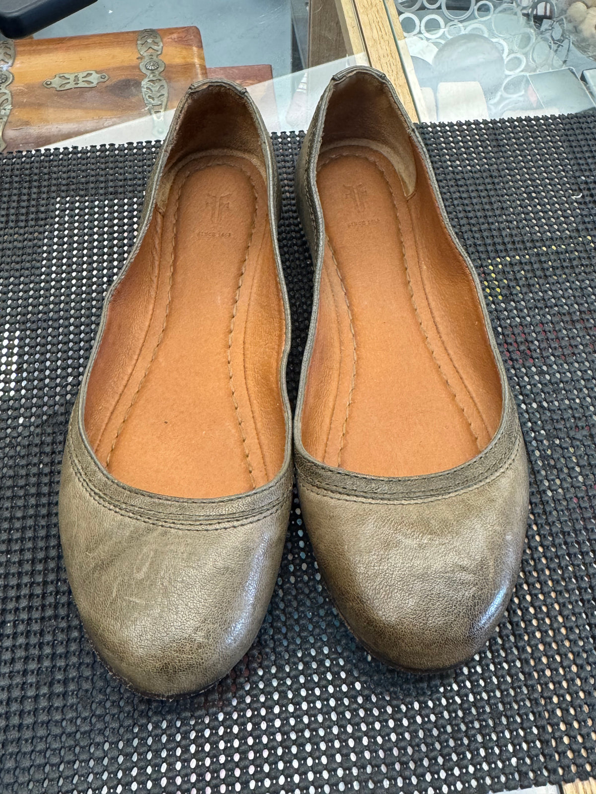 Women's Shoes - 6.5 Frye Leather Flats