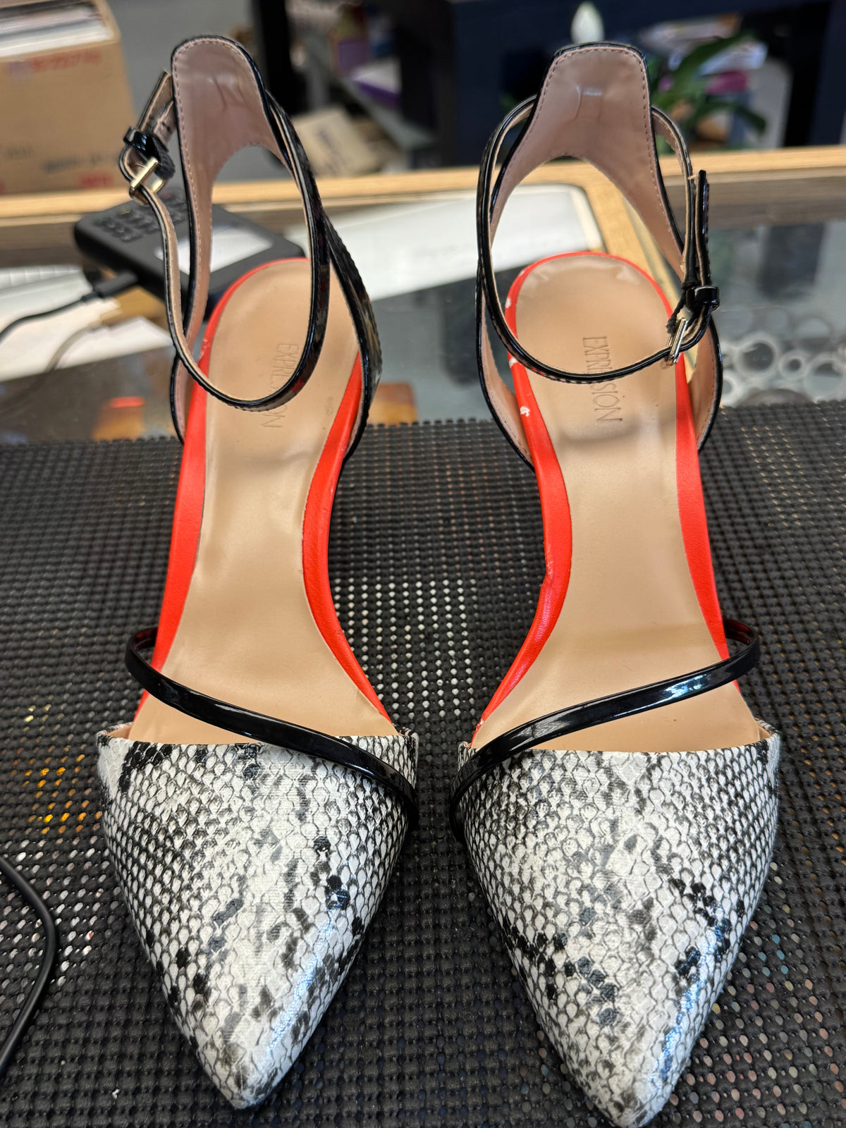 Women's Shoes - 6 US Expression Pointed-toe Heels