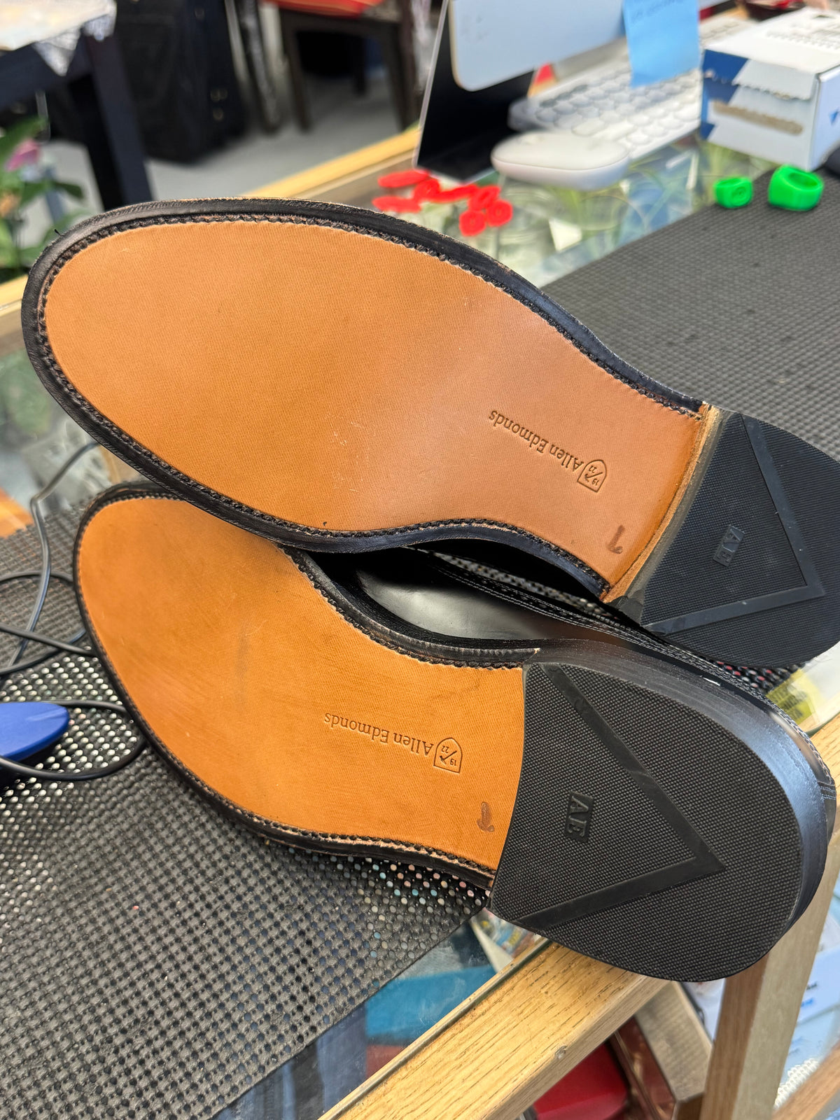 Men's Shoes - 8.5 US Allen Edwards Black Dress Shoes