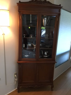 Stunning French Lui XVI Walnut cabinet