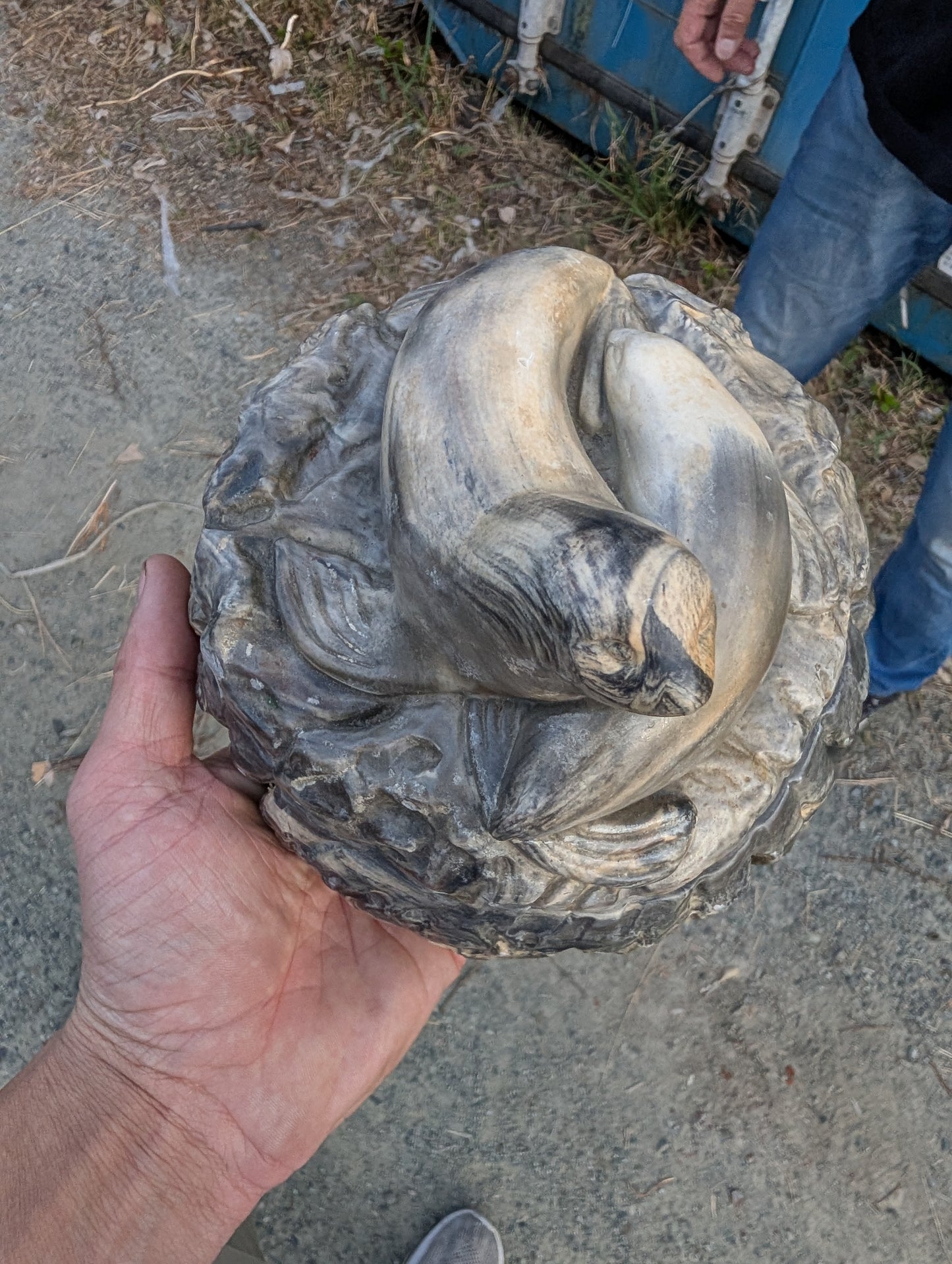 Sea lion ash tray with lid
